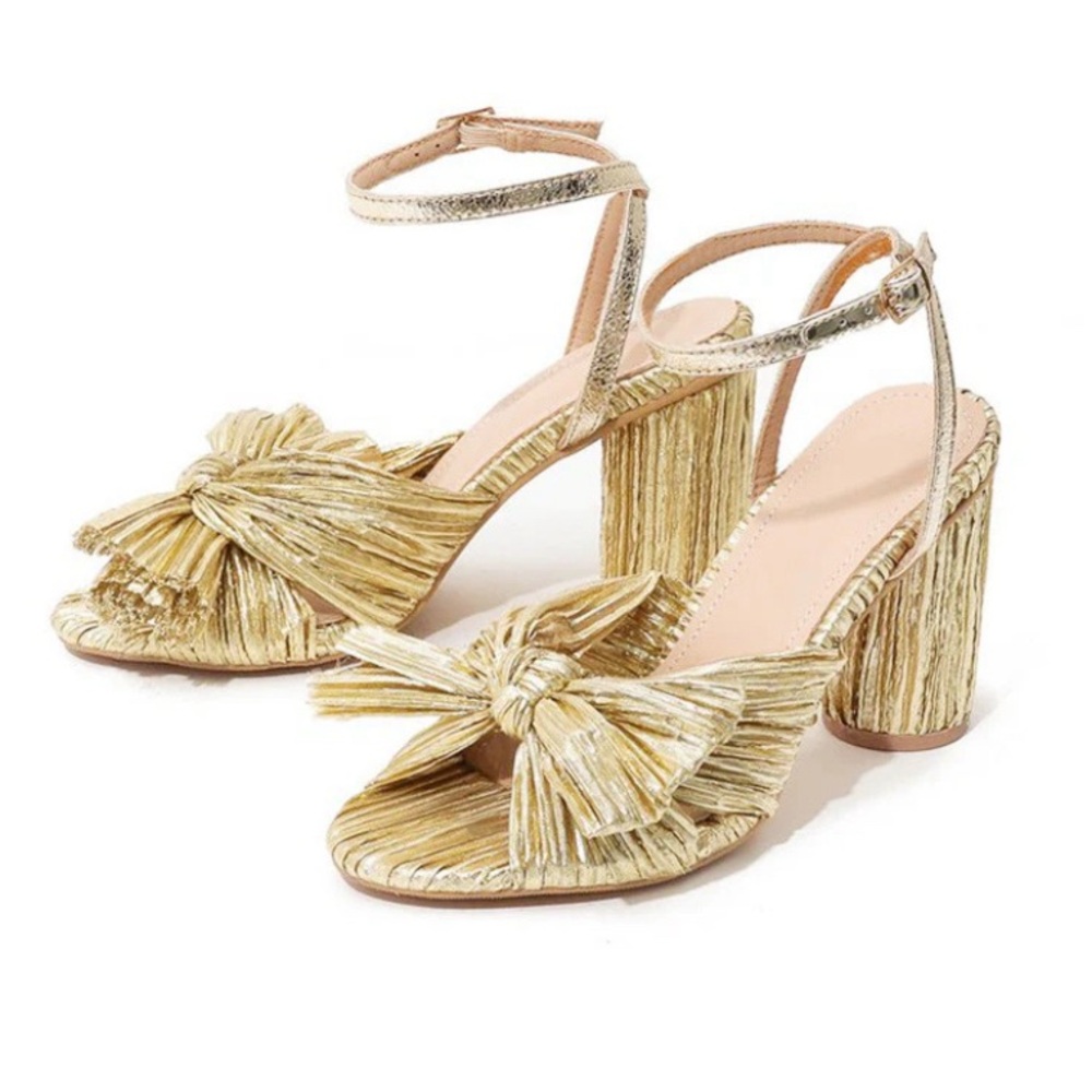 Bow Knot Chunky Heel Sandals in Gold
